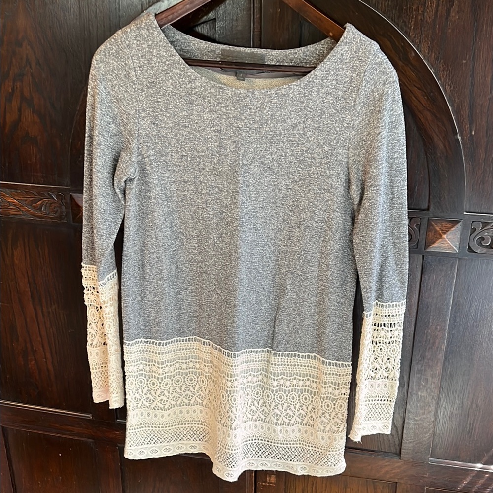 Anthro tunic with lace detailing